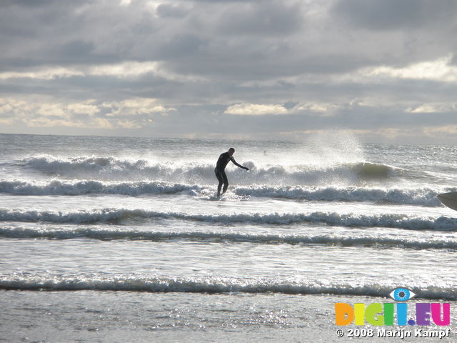 JT00087 Marijn surfing